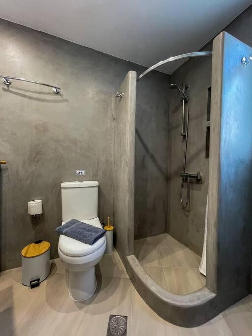 Just Live Apartment Triovasalos Bagian luar foto