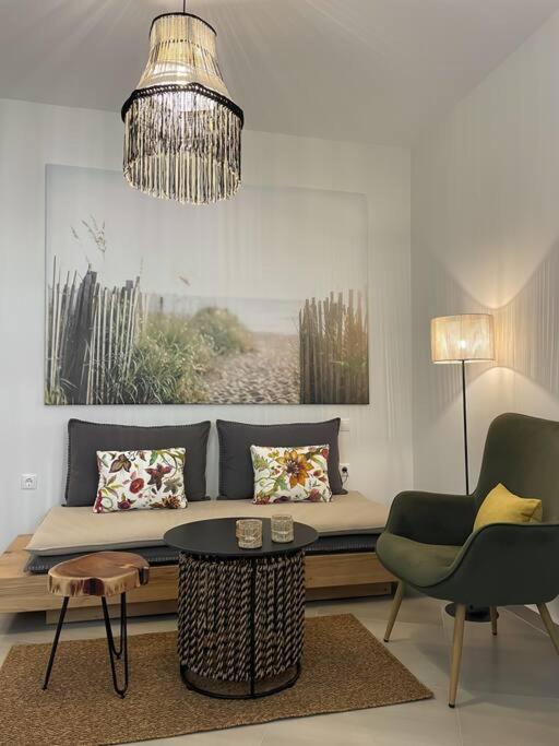 Just Live Apartment Triovasalos Bagian luar foto